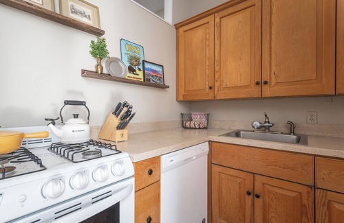 Baltimore Casa | Step into History: Charming Fells Point Retreat