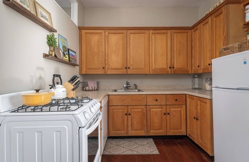 Baltimore Casa | Step into History: Charming Fells Point Retreat