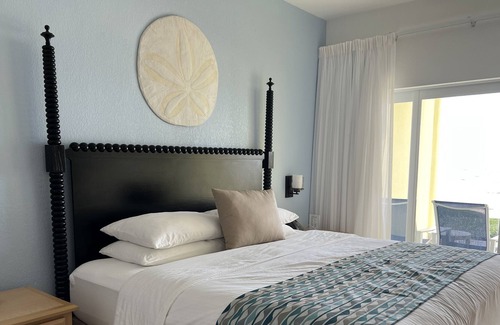 Colliers Bay Casa | Step right onto the beach!