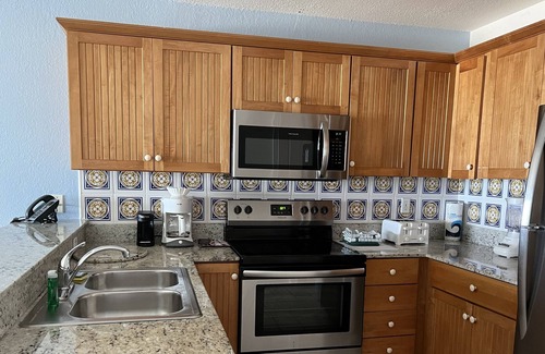 Colliers Bay Casa | Step right onto the beach!
