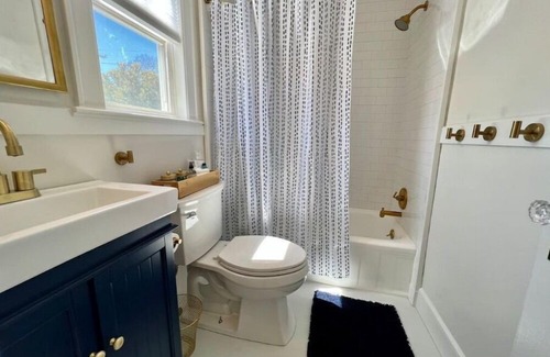 Pond Cove Apartamento | Step right out to the beach! Amazing location 7 min to Portland. Unit 4