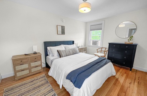 Pond Cove Apartamento | Step right out to the beach! Amazing location 7 min to Portland. Unit 4