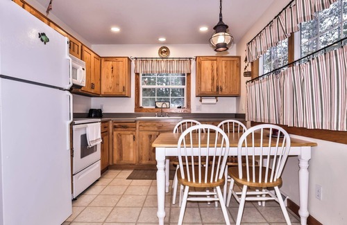 Sayner Cabaña | Stepaway Vacation Rentals- Bowman's Pine Hollow