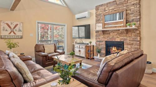 Albrightsville Casa | Stephen Way by AvantStay Hot Tub Game Room Albrightsville
