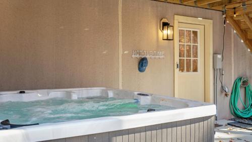 Albrightsville Casa | Stephen Way by AvantStay Hot Tub Game Room Albrightsville