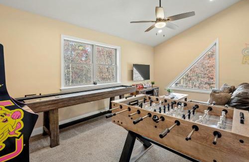 Albrightsville Casa | Stephen Way by AvantStay Hot Tub Game Room Albrightsville