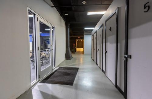 Strip District Apartamento | Steps 2 Everything! - KING Bed - Amazing Roof and Gym