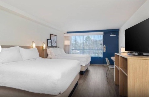 Hilton Head Island Hotel | Steps Away from the Beach | 4 Family Ready Rooms w/ Complimentary Breakfast