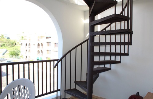 Hucares Condominio | Terraza y balcón privados, espaciosos 3 dormitorios en la bahía, playa semiprivada
