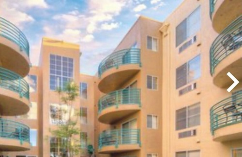 Mission Valley Condominio | Steps away from Comic Con bus in relaxing Mission Valley hotel circle.