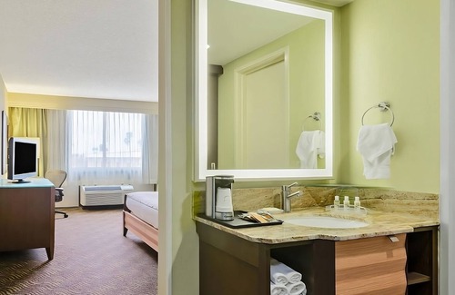 San Jose Hotel | Steps away from Norman Y. Mineta San Jose International Airport, 3 Classic Units