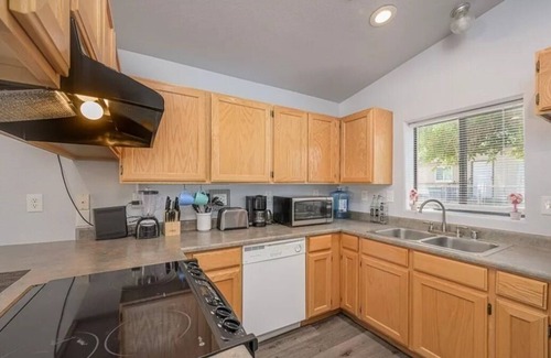 Holiday Shores Casa | Steps away from the River, very quiet neighborhood,