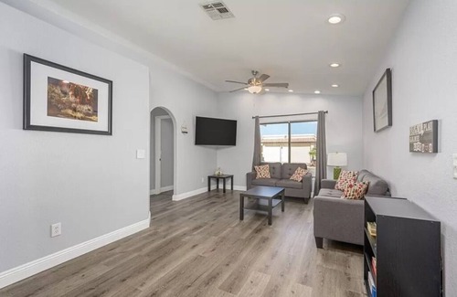 Holiday Shores Casa | Steps away from the River, very quiet neighborhood,
