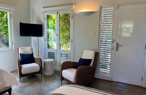 Culebra Cama Y Desayuno | Steps away from the property infinity pool overlooking the nearby keys