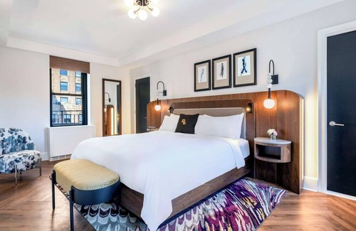 Turtle Bay Hotel | Steps Away from Times Square | Spacious Room w/ Kitchenette and Living Area