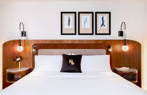 Turtle Bay Hotel | Steps Away from Times Square | Spacious Room w/ Kitchenette and Living Area