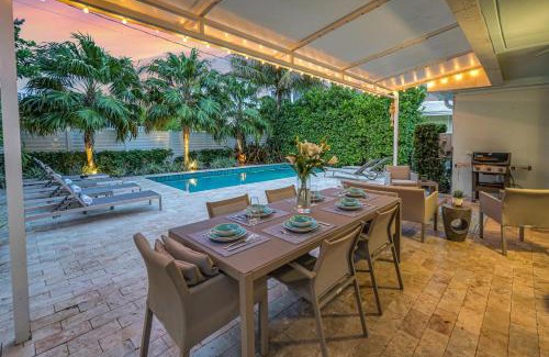 Birch Park Finger Streets Casa | Steps from Beach Heated Pool Gulf Stream Key RESlDENCES