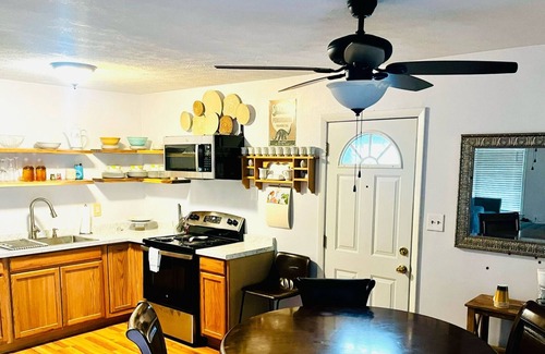 Fayetteville Casa | STEPS from FSU campus; just miles from I-95, I-295, Ft.Bragg & Downtown