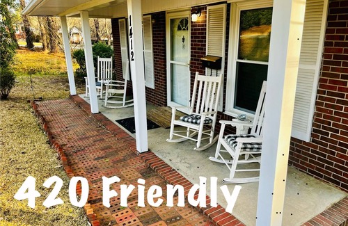 Fayetteville Casa | STEPS from FSU campus; just miles from I-95, I-295, Ft.Bragg & Downtown