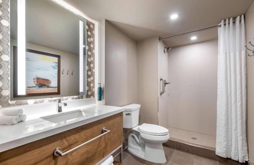 South Lake Tahoe Hotel | Steps from Heavenly: Spacious Hotel w/ Pool, Tennis & Mountain Charm