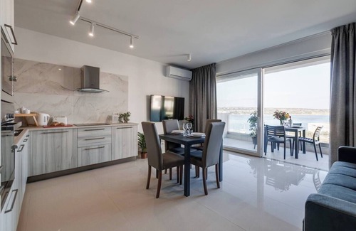 Għadira Apartamento | 🌊 Steps from Mellieha Beach! Modern 1BR apartment with terrace, ensuite & kitchen 🌅 Perfect for couples, friends or business stays 🐚✨.