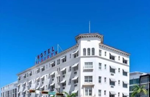 West Avenue Apartamento | Steps from Miami Attractions | Walkable South Beach Studio