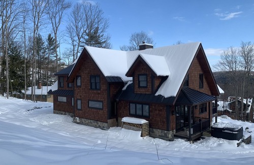 Ludlow Casa | Steps from Sachem trail, hot tub, 2 master suits, total 5 bed/bath, build 2022