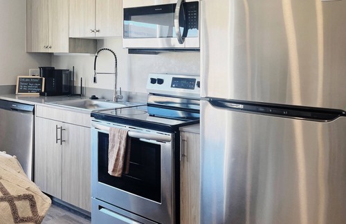 City Park West Apartamento | Steps from Saint Joseph Hospital