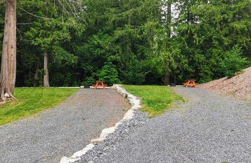 Powell River Alquiler De RV | Steps from the Beach Off-grid Campsite - Site 2