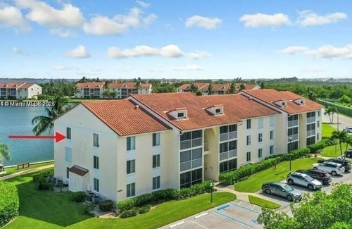 Jensen Beach Condominio | Steps from the beach! Spacious 2-bedroom condo in wonderful Jensen Beach