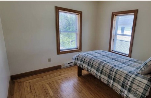 Schroon Lake Apartamento | Steps from the Beach in the heart of Schroon Lake