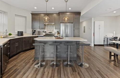 Atlantic City Apartamento | Steps from the Beach Spacious Modern 4BR 2BA Apt