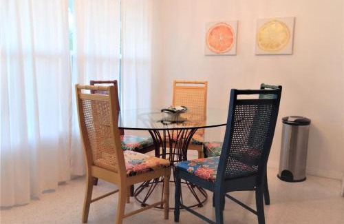 Holmes Beach Casa | Steps from the Gulf of Mexico II