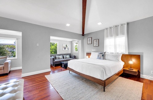 Birch Park Finger Streets Casa | Steps from the Beach | Heated Pool | Prime location | Game room | Salt Key | RESlDENCES