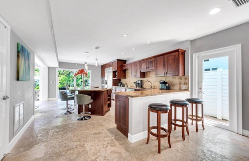 Birch Park Finger Streets Casa | Steps from the Beach | Heated Pool | Prime location | Game room | Salt Key | RESlDENCES