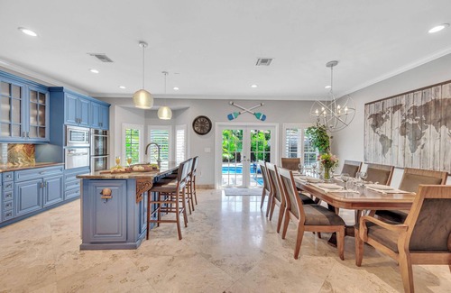 Birch Park Finger Streets Casa | Steps from the Beach / Heated Pool / Seaside Key