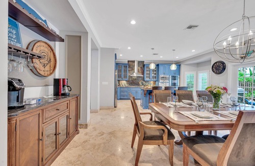 Birch Park Finger Streets Casa | Steps from the Beach / Heated Pool / Seaside Key