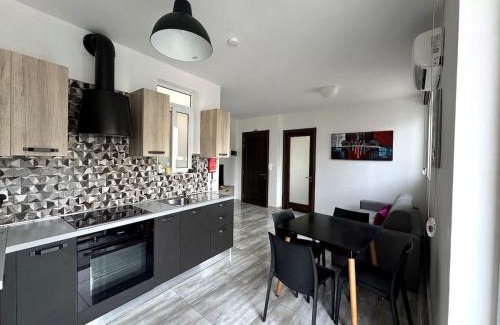Kalkara Apartamento | Steps from Three Cities 2BR Apt