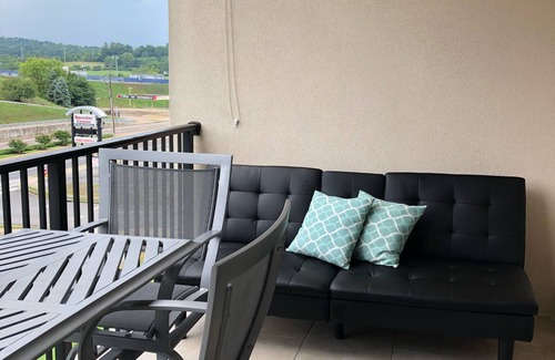 Bluff City Condominio | Condo a solo unos pasos del Bristol Motor Speedway.