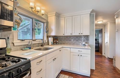 Barnstable Casa | STEPS TO A PRIVATE BEACH. WALK TO MARINA AND RESTAURANTS!