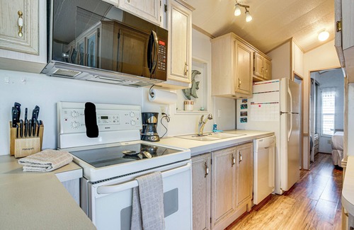 Port Isabel Casa | Steps to Bay! Home w/ Pool Access in Port Isabel