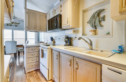 Port Isabel Casa | Steps to Bay! Home w/ Pool Access in Port Isabel