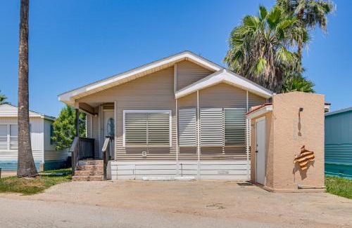 Port Isabel Casa | Steps to Bay! Home with Pool Access in Port Isabel