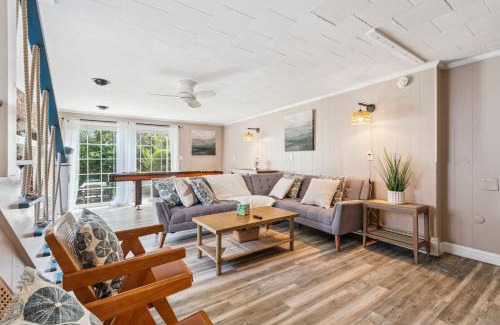Hampton Apartamento | Steps to Beach Backyard Back Unit