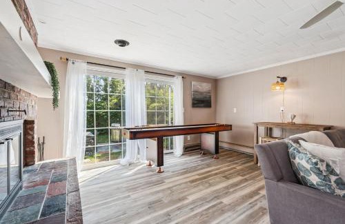 Hampton Apartamento | Steps to Beach Backyard Back Unit