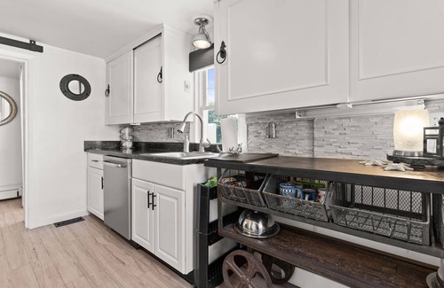 Newbury Casa | Steps to Beach | Bunkhouse + Porch | Dog-Friendly Retreat