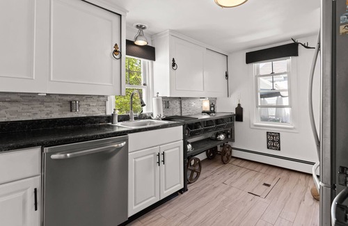 Newbury Casa | Steps to Beach | Bunkhouse + Porch | Dog-Friendly Retreat