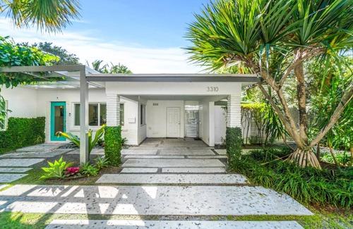 Birch Park Finger Streets Casa | Steps to Beach Heated Pool Sugar Key Resldences