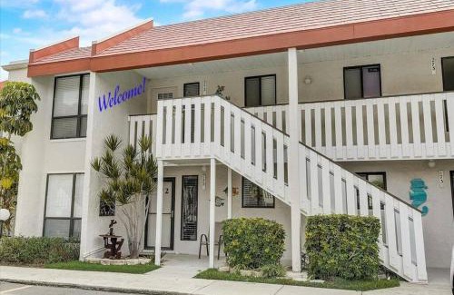 Bradenton Beach Apartamento | *Steps to Beach, Heated Pool, Balcony, Amenities*