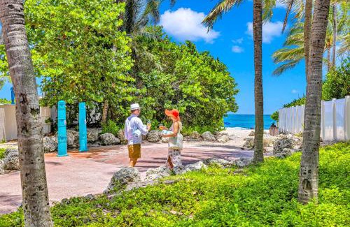 Lauderdale Beach Casa | Steps to Beach Heated Pool Kiwi Key Residences
